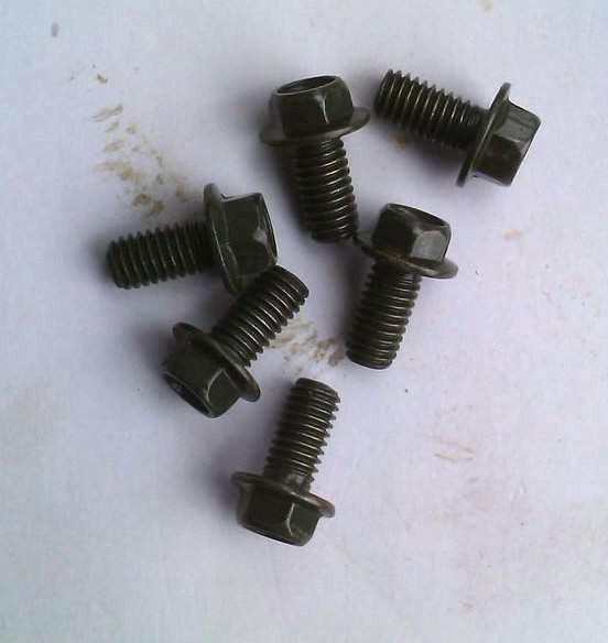 Hexagonal flanged bolt